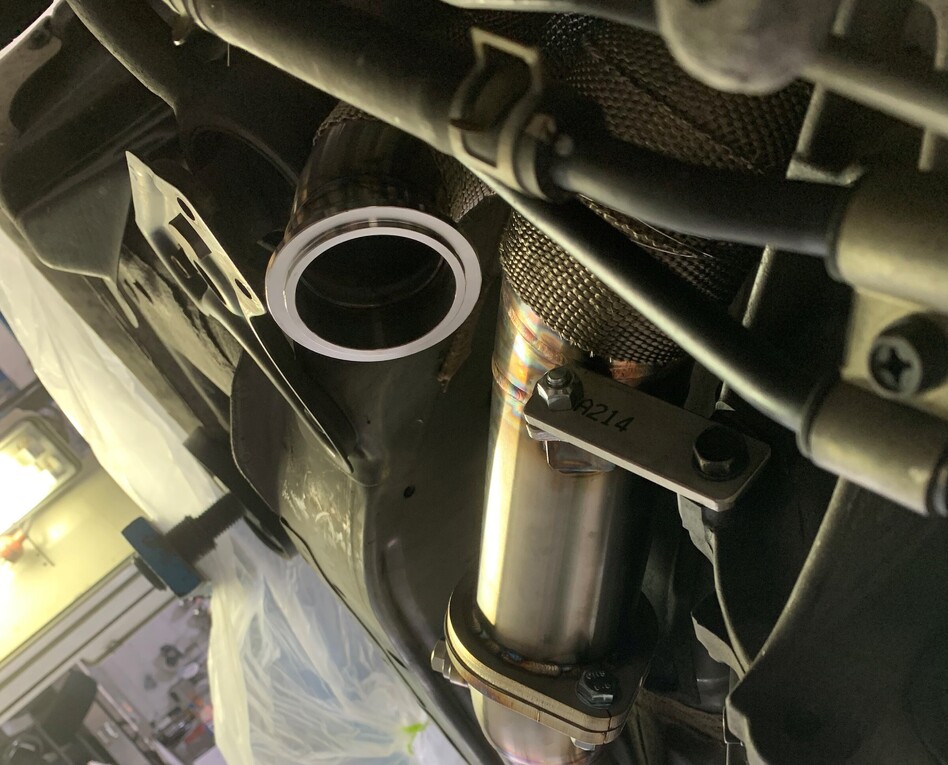 downpipe bracing with exhaust flange