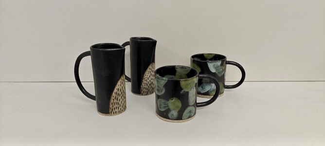 Some gorgeous pieces made by Emily Rumney – the glaze on these is so satiny smooth 😍