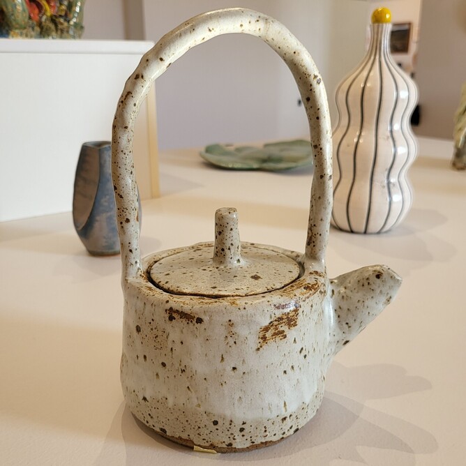 Effie McLeay – Handbuilt teapotWinner of a Mac’s Mud Award