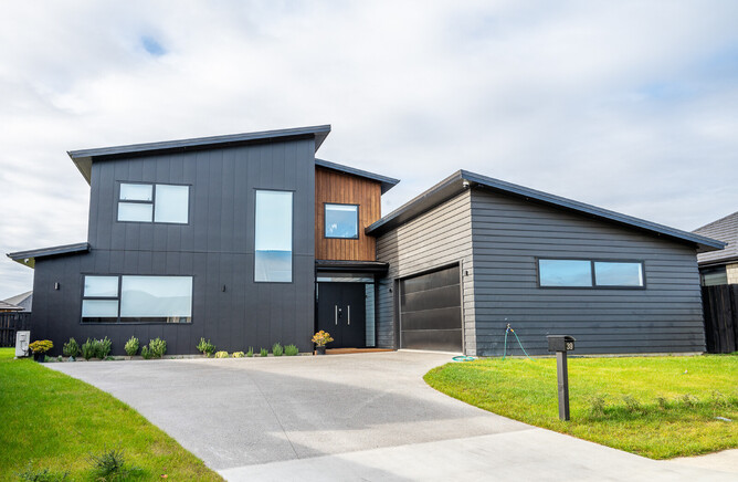 modern house Hamilton guttering