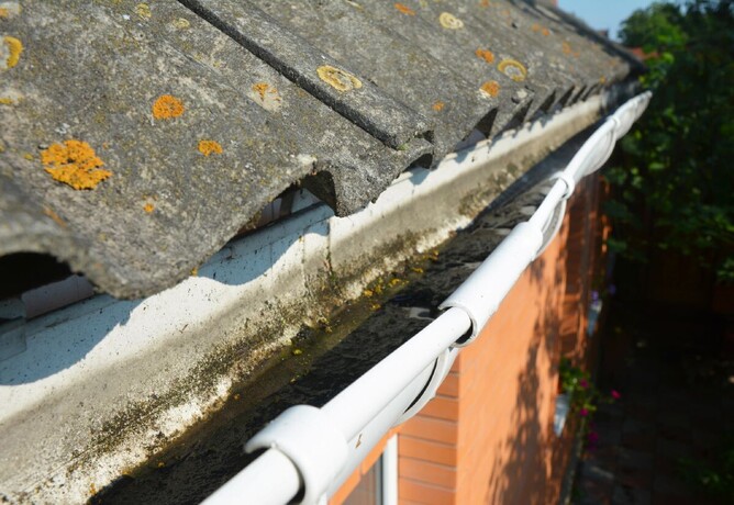 sagging old guttering