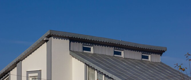 internal guttering on split level house
