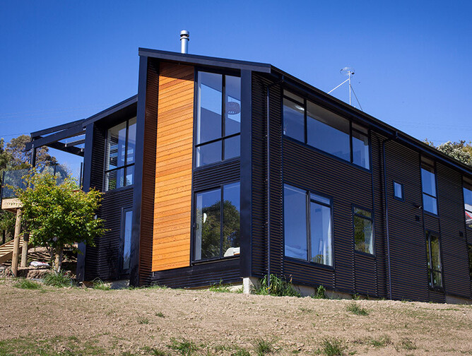 modern continuous spouting by Fine line Fascia & Spouting Hamilton