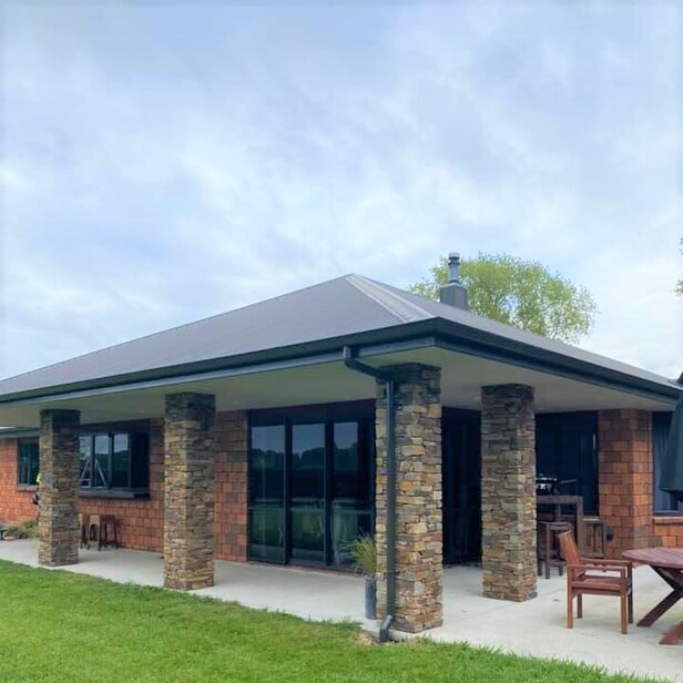 Hamilton home with continuous spouting