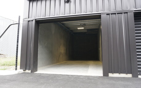 Unit 19.5 - 33 m² - 9.96m x 3.35m - $630 per monthIdeal for a typical 3 bedroom or a small 4 bedroom house, small car, retail surplus stock or business storage