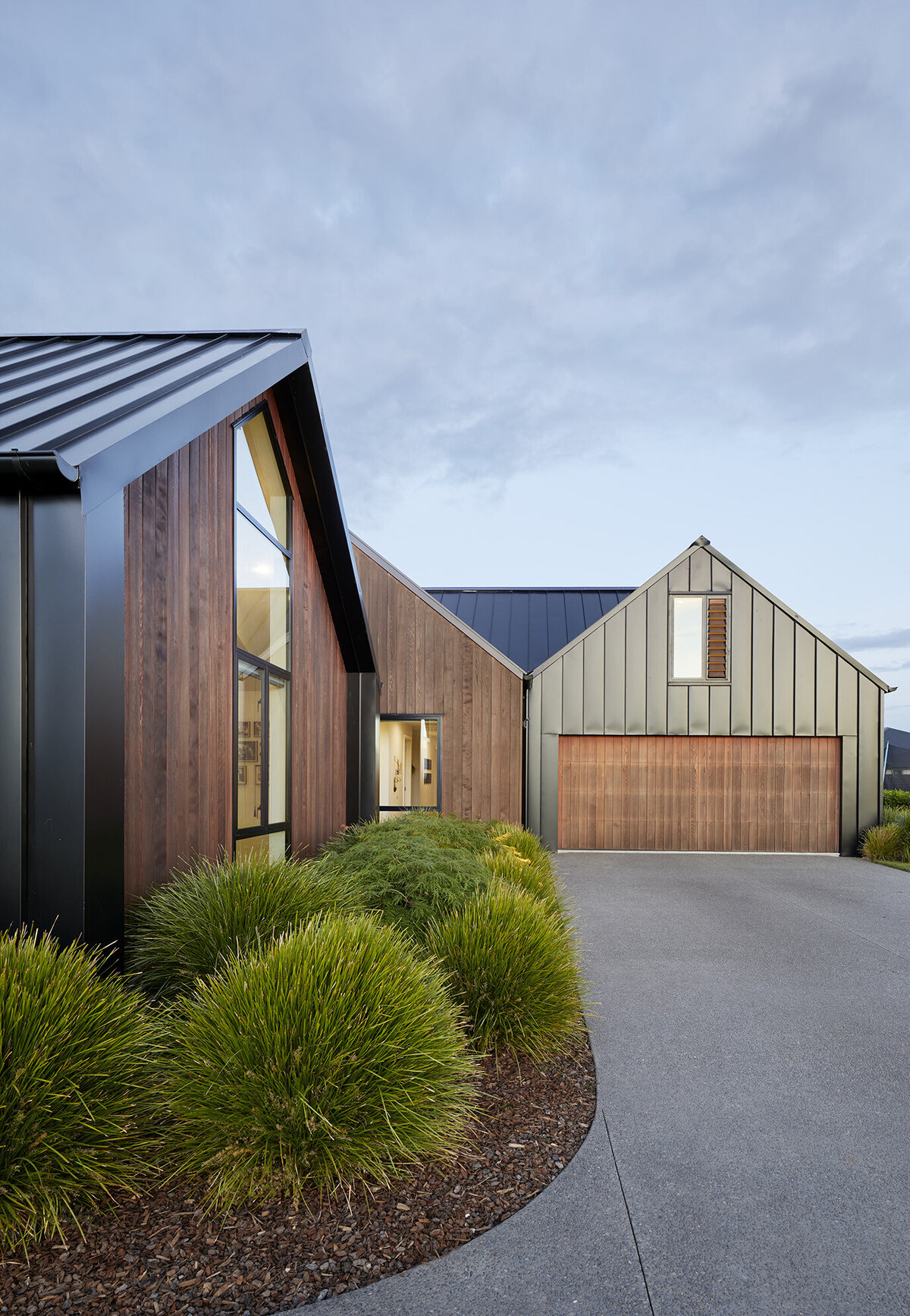 Award winning contemporary barn design by Turner Road Architecture ...