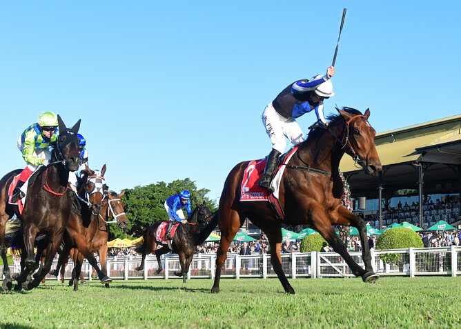 William Pike has time to salute as he guides Gypsy Goddess to victory - Photo credit: Trackside Photography – Grant Peters