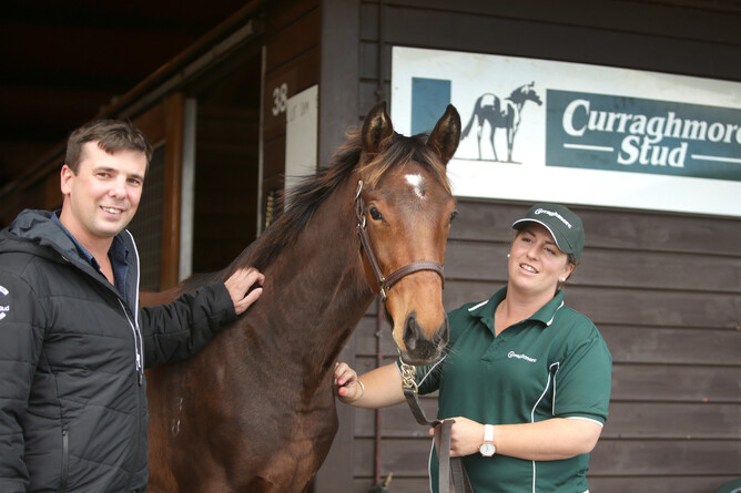 Bevan Smith with his purchase, lot 83, and vendor Chrissy Bambry. - Trish Dunell