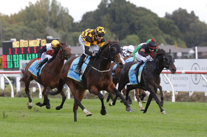 Snazzytavi winning the Gr.3 Easter Handicap (1600m) at Te Rapa on Saturday. - Photo: Trish Dunell