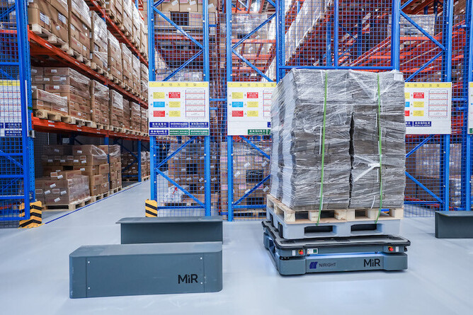 MiR Autonomous Mobile Robot