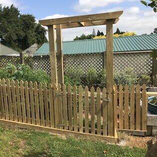 fence build