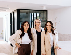 Branding Minishoots vs. Full Branding Sessions: Which is Right for Your Business?