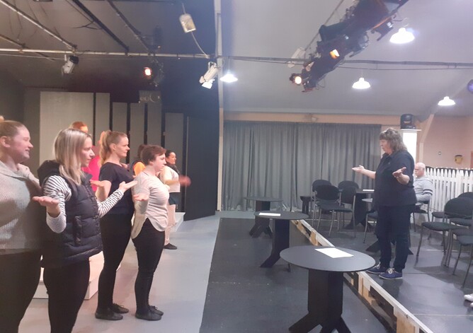 Robyn in action with some of our dancers