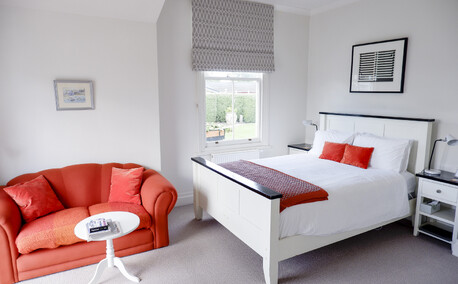 SLEEPS 2  - CLICK HERE FOR MORE DETAILS