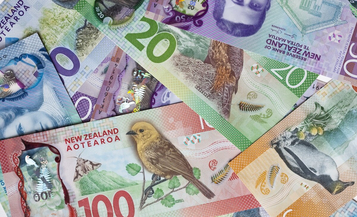 nz-advice-group-is-it-time-to-move-your-savings-from-the-bank-to