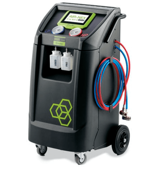 Brainbee AC service equipment for professional refrigerant recovery, oil measurement, and system vacuum testing.