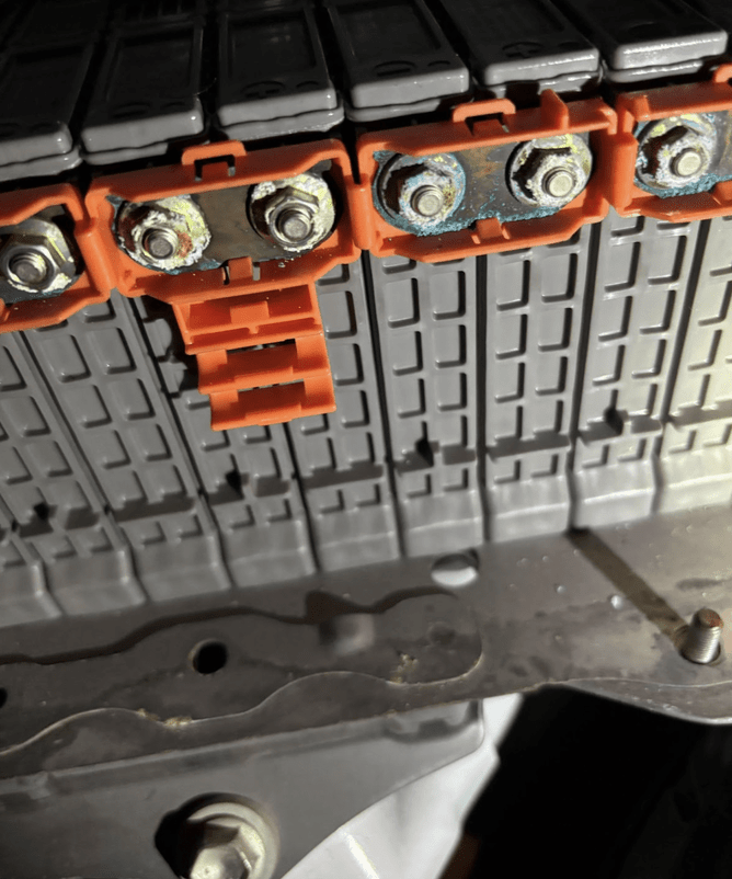 Corroded bus bar connectors in Lexus CT200h hybrid battery