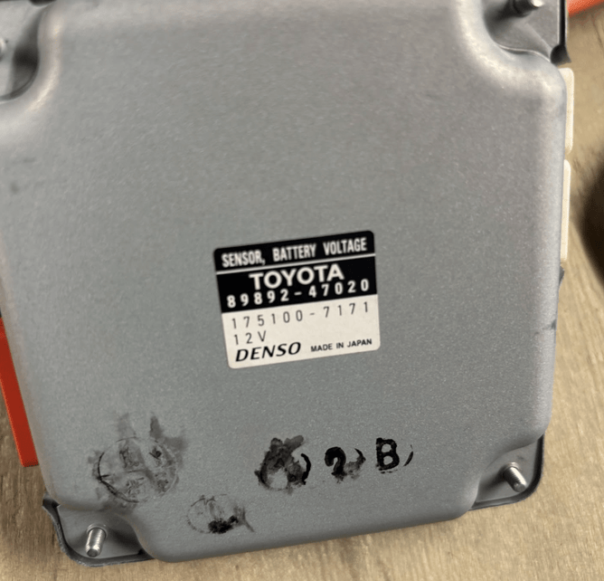 Replaced battery voltage control unit in Lexus CT200h hybrid battery pack
