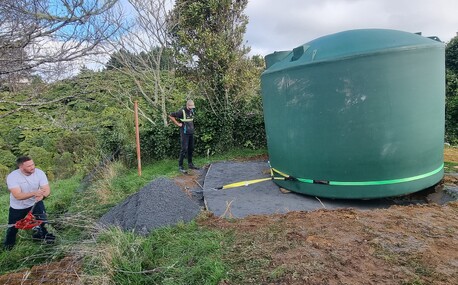 Hand winch of rainwater tank