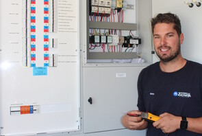 Ricky Withers on the job - Photo courtesy Coast & Country News (New Farm Dairies)