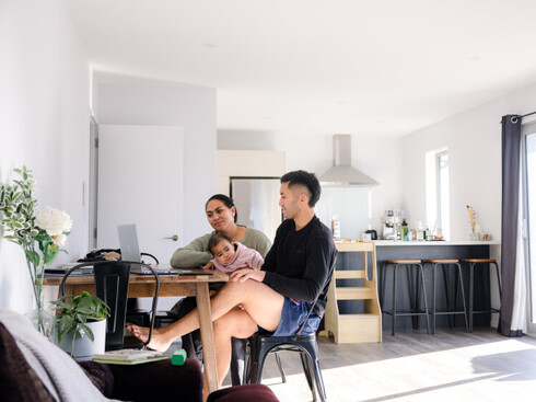 Client meeting discussing mortgage structure and lending options.