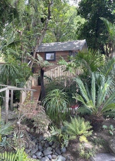 New ramp and deck build on an outdoor treehouse