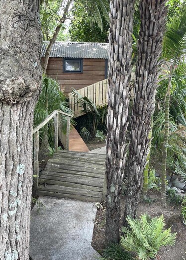 New ramp and deck build on an outdoor treehouse