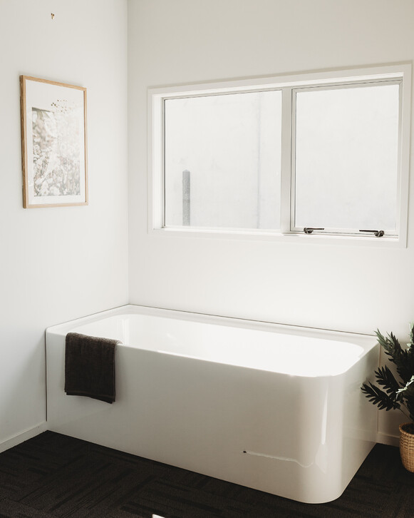 Image from Gane Plumbing's showroom. White bathtub.. Te Awamutu, New Zealand.