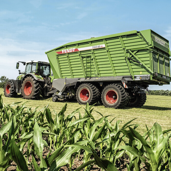 Fendt loading wagon 