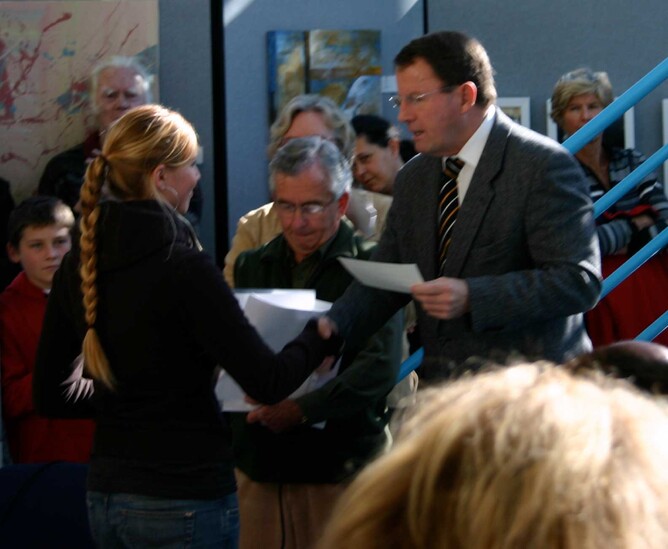 Auckland mayor John Banks presents Sofia with the art award on behalf of Auckland East Arts Council