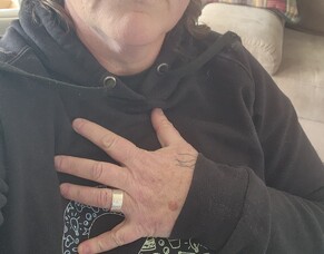 Emotions and &quot;Hand Gestures&quot;