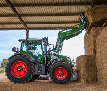 Fendt 500 Vario with Loader