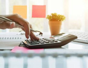 What is gross earnings and how it should be calculated in your payroll software.