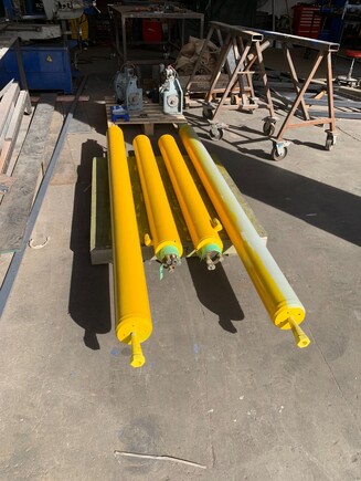 LIFT CYLINDERS