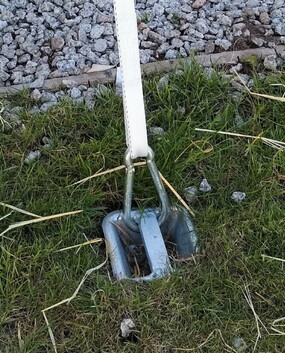 Flush-top ground anchor