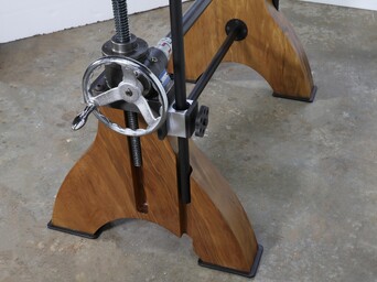 Kauri mechanical crank table