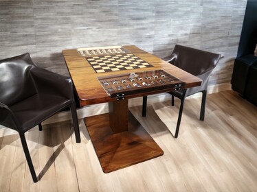 Kauri chess table