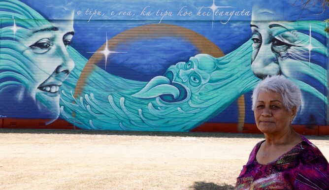 Alamein Burns and the Tamatea High School Mural.