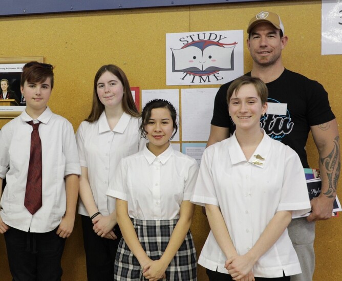 Tamatea High School Yr 11 students Kai Hughes, Jaz Hawthorne-Gray, Isabella Kahukura and Avalon Williams with BP Business Challenge judge, Levi Armstrong.