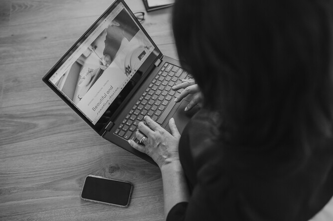 5 ways to turn your website into a client magnet. Creative Box Graphic Designer Waikato NZ