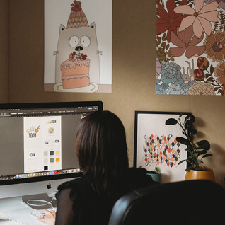 Image of Kelly working in her studio. Creative Box. Te Awamutu, Waikato, New Zealand