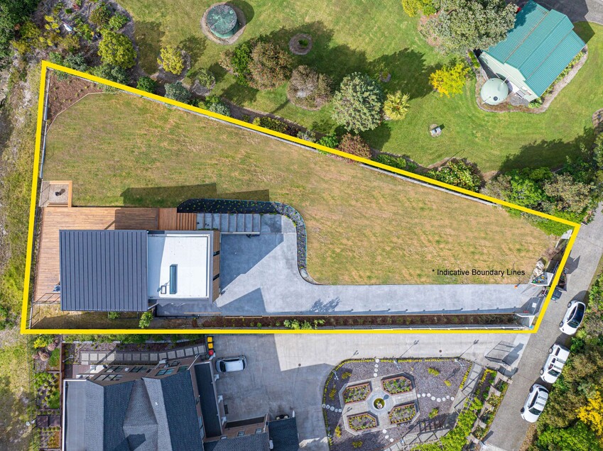 Image of a residential home renovation. Newly remodelled exterior, decking and landscaping by Auckland builders, Eden Construction. New Zealand.