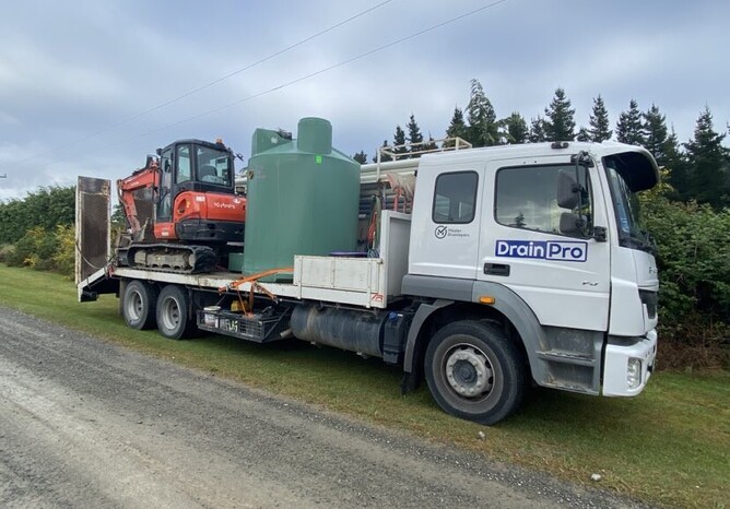 trcuk carrying septic tank