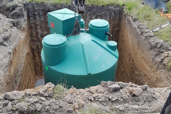 ozzi kleen septic tank being installed