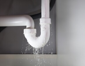 How to isolate a water leak until the plumber arrives
