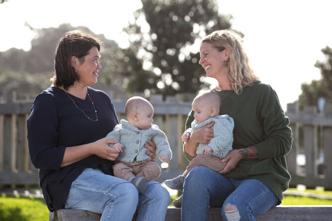 Ilse Pretorious and her twin baby boys Hanu and Zuiden receive weekly support from Mums4Mums volunteer Tash Dalley. Photo: John Borren.