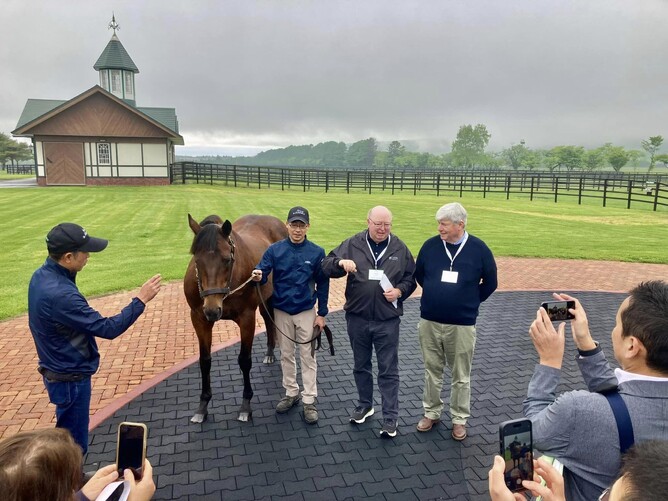 Christy Grassick & Joe Hernon of Coolmore Stud with retired stallion Johannesburg. Christy's daughter named the stallion after winning a competition as a youngster!