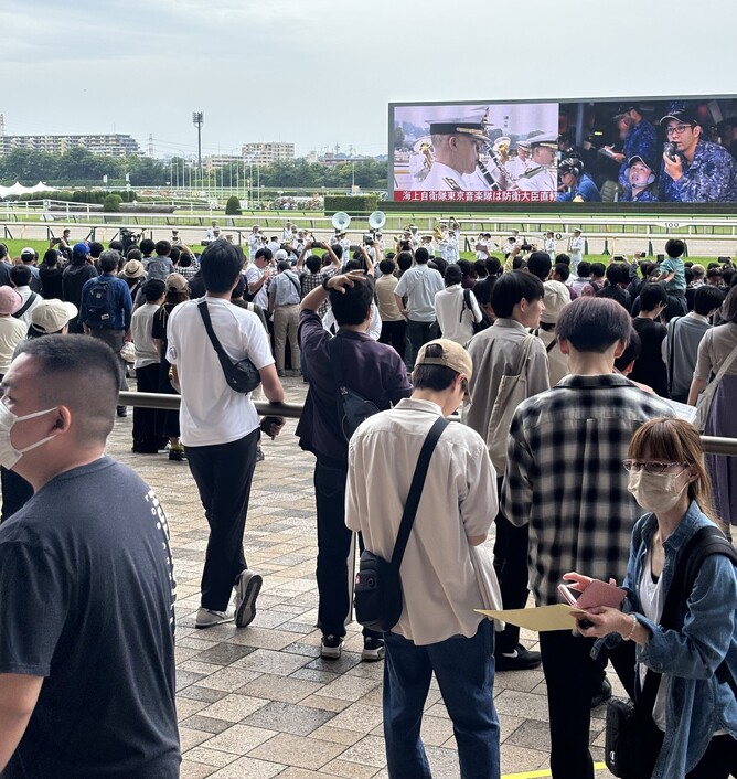 Camera's at the ready, taking in the brass band playing between races.