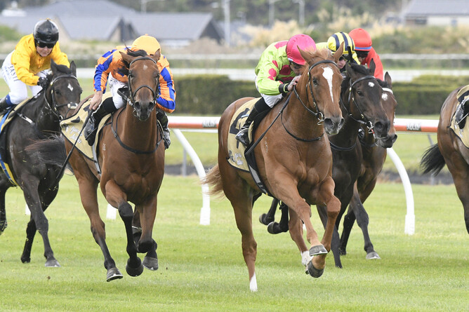 Impendabelle gets down to business as she takes out the Gr.2 Mode Technology Wakefield Challenge Stakes (1100m) - Photo: Race Images