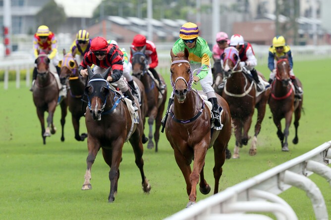 Classic Unicorn (closest to the rail) on his way to winning at Sha Tin on Sunday - HKJC